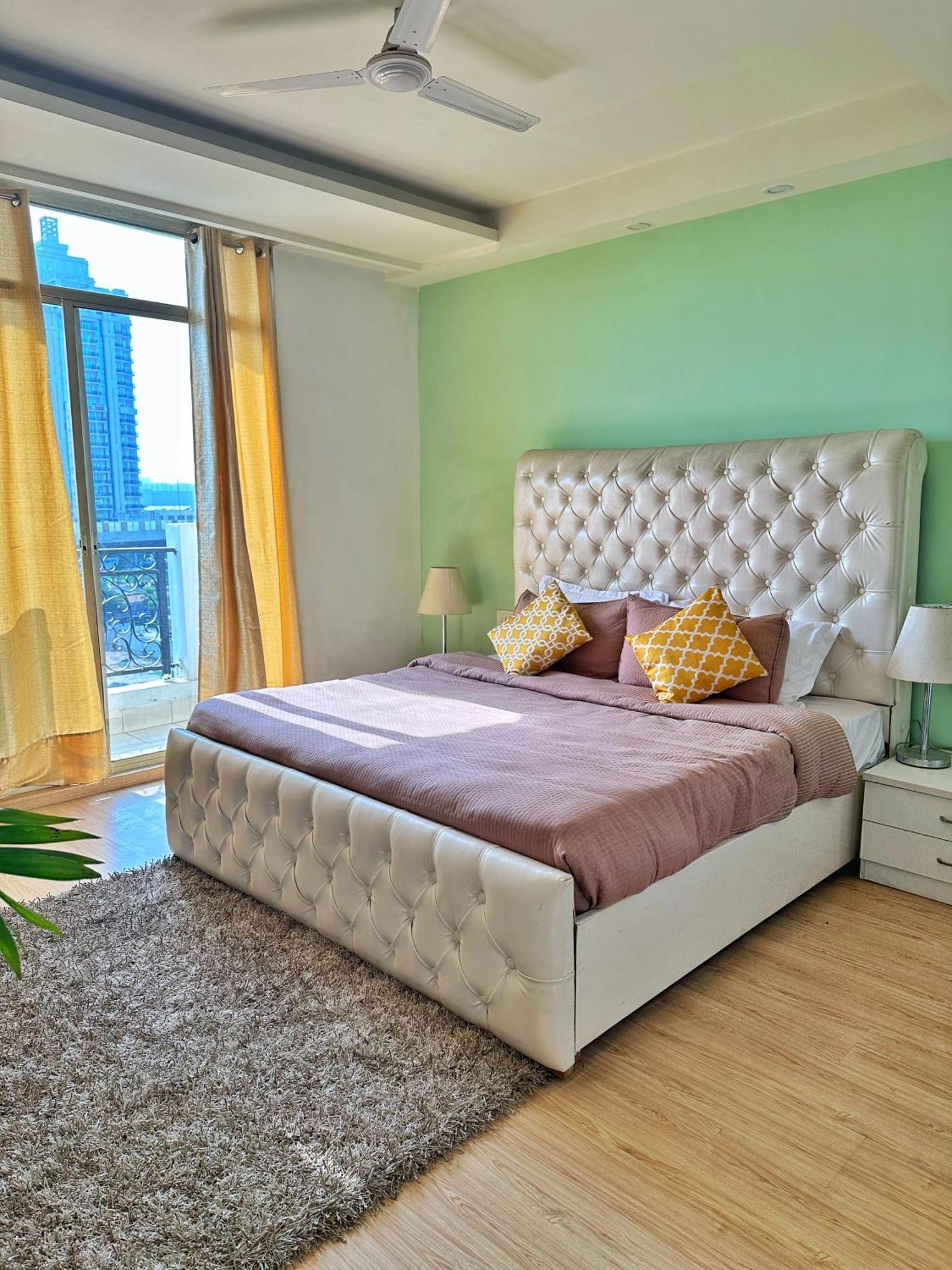 Flamingo Hotel Sector 67 I Studio Rooms I คูร์เคาน์ ภายนอก รูปภาพ