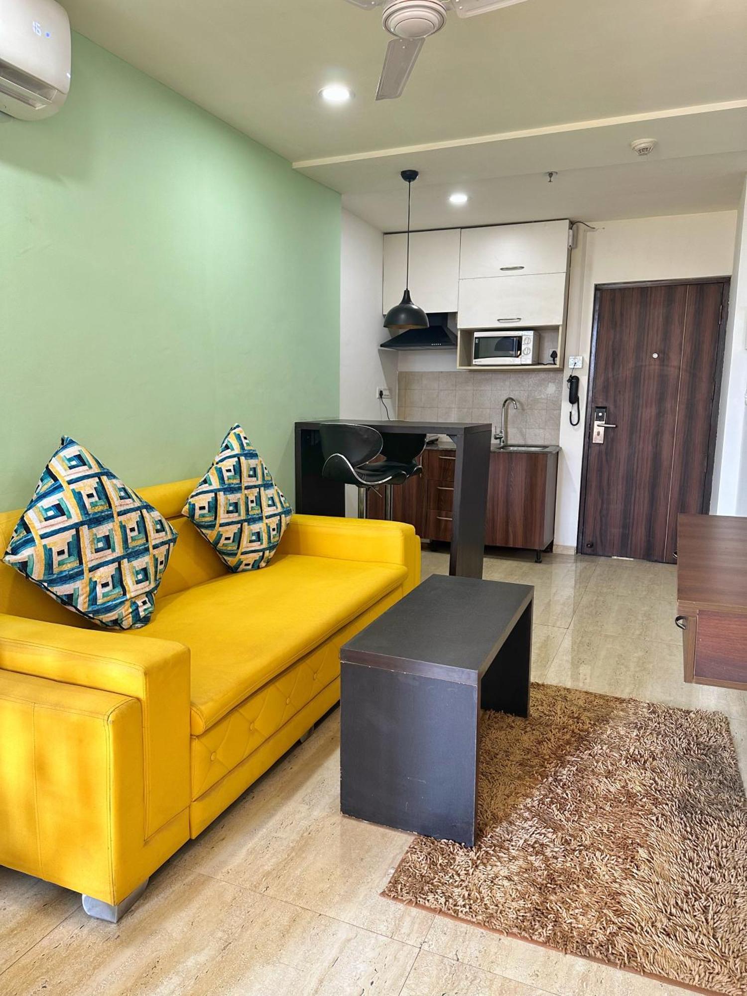 Flamingo Hotel Sector 67 I Studio Rooms I คูร์เคาน์ ภายนอก รูปภาพ