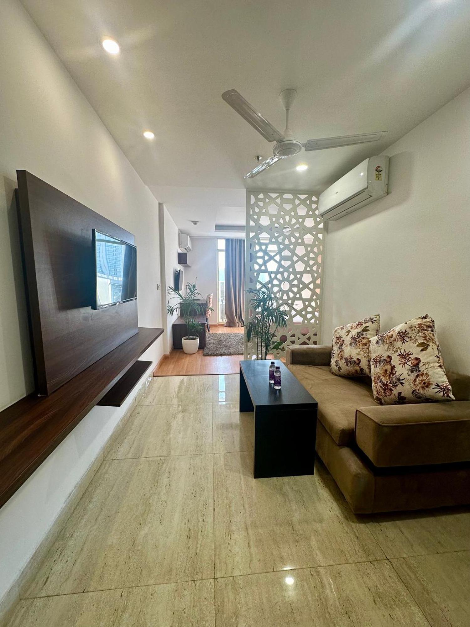 Flamingo Hotel Sector 67 I Studio Rooms I คูร์เคาน์ ภายนอก รูปภาพ