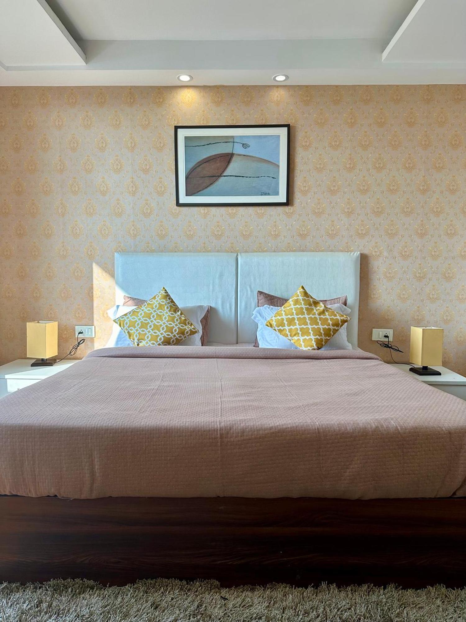 Flamingo Hotel Sector 67 I Studio Rooms I คูร์เคาน์ ภายนอก รูปภาพ