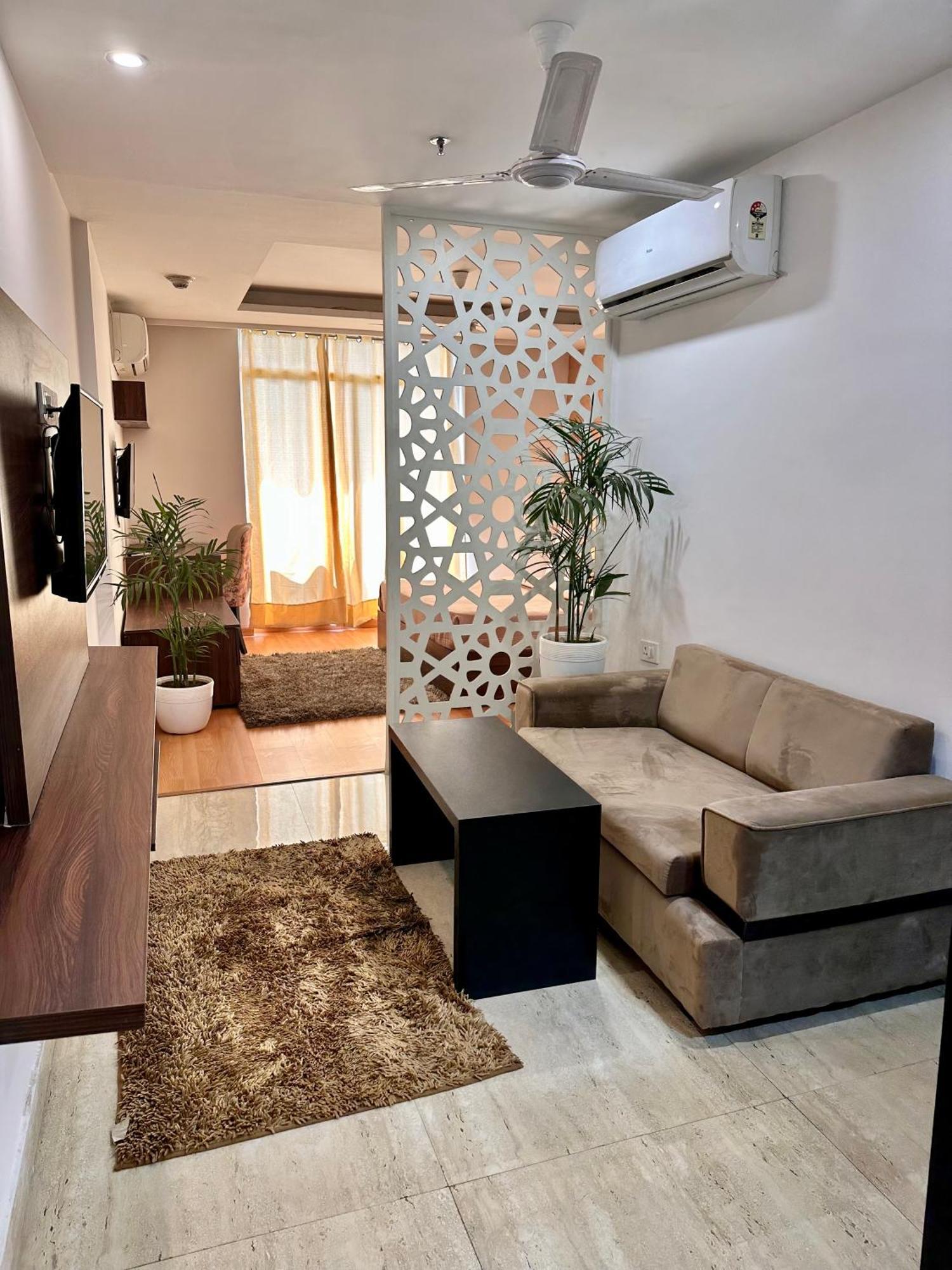 Flamingo Hotel Sector 67 I Studio Rooms I คูร์เคาน์ ภายนอก รูปภาพ